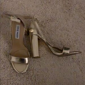 Steve Madden Carrson in gold size 7.5